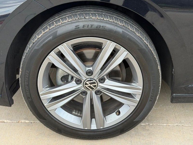 Volkswagen Jetta Vehicle Full-screen Gallery Image 22
