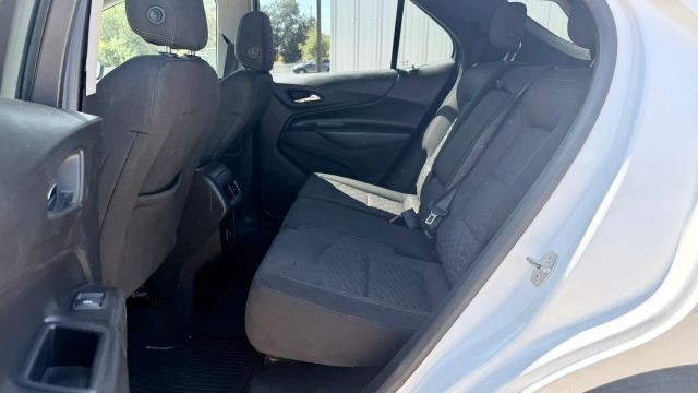 Chevrolet Equinox Vehicle Full-screen Gallery Image 09