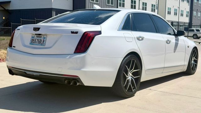 Cadillac CT6 Sedan Vehicle Full-screen Gallery Image 03