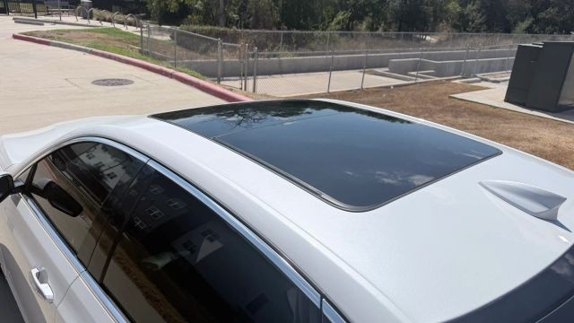 Cadillac CT6 Sedan Vehicle Full-screen Gallery Image 05