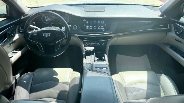 Cadillac CT6 Sedan Vehicle Full-screen Gallery Image 07