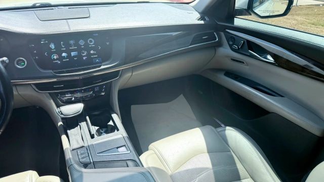 Cadillac CT6 Sedan Vehicle Full-screen Gallery Image 09