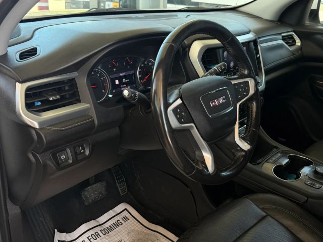 GMC Acadia Vehicle Full-screen Gallery Image 10