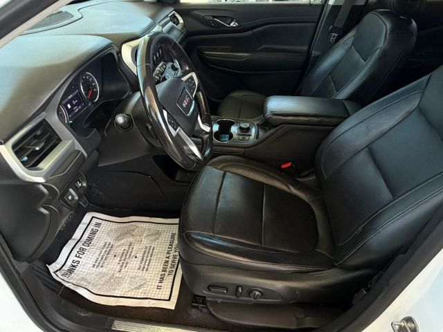 GMC Acadia Vehicle Full-screen Gallery Image 11