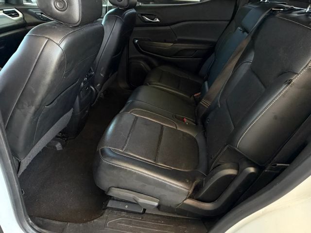 GMC Acadia Vehicle Full-screen Gallery Image 13