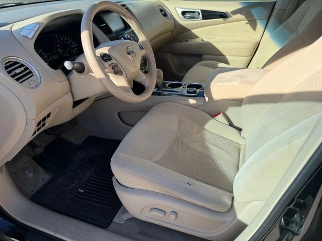 Nissan Pathfinder Vehicle Full-screen Gallery Image 11