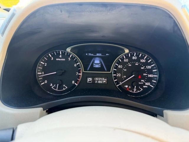 Nissan Pathfinder Vehicle Full-screen Gallery Image 13