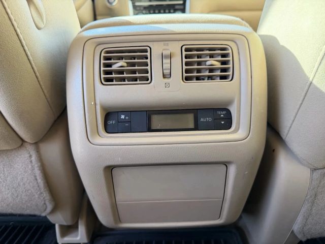 Nissan Pathfinder Vehicle Full-screen Gallery Image 18