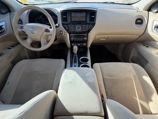 Nissan Pathfinder Vehicle Full-screen Gallery Image 19