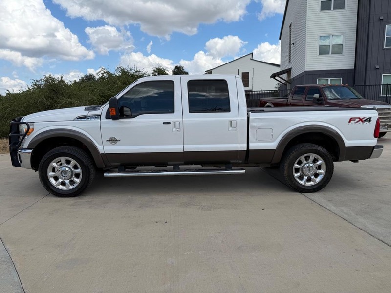 Ford Super Duty F-250 SRW Vehicle Full-screen Gallery Image 03