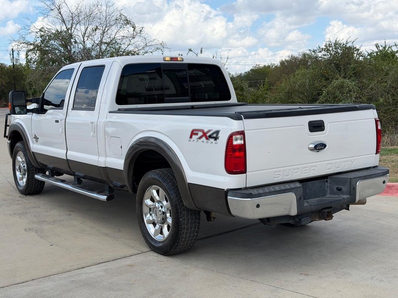 Ford Super Duty F-250 SRW Vehicle Full-screen Gallery Image 04