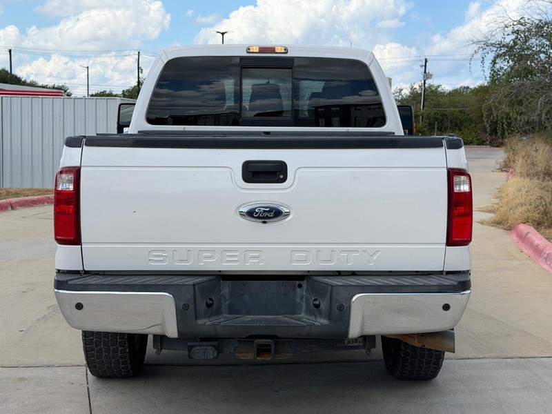 Ford Super Duty F-250 SRW Vehicle Full-screen Gallery Image 05