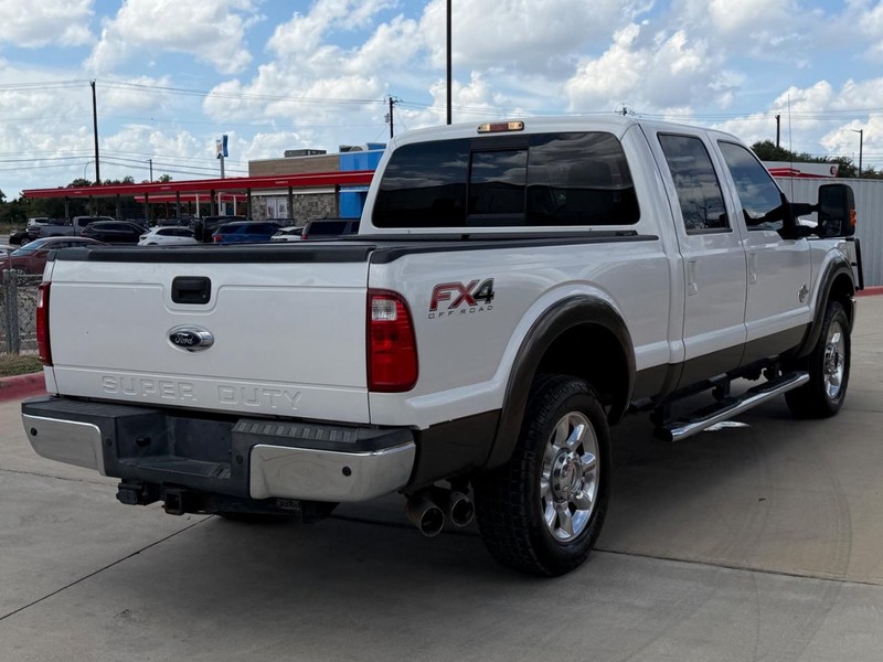 Ford Super Duty F-250 SRW Vehicle Full-screen Gallery Image 06