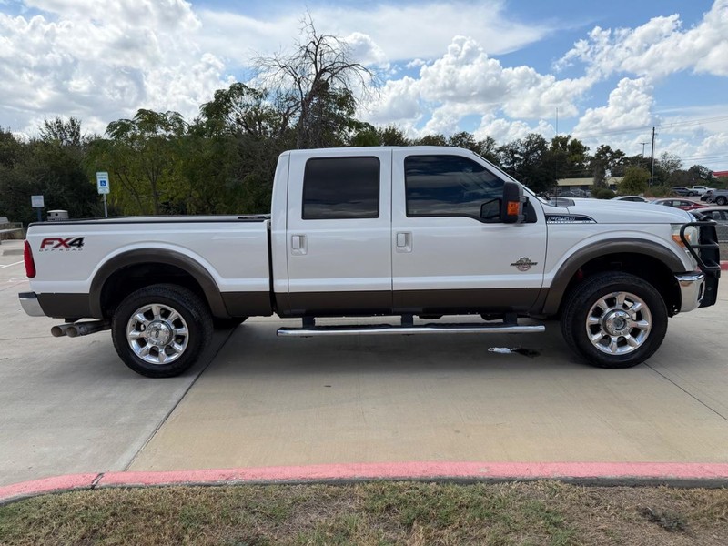 Ford Super Duty F-250 SRW Vehicle Full-screen Gallery Image 07