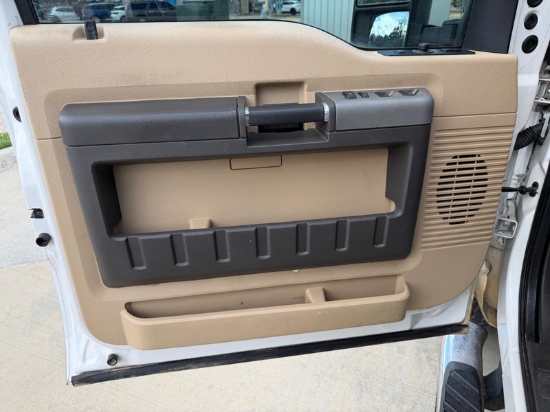 Ford Super Duty F-250 SRW Vehicle Full-screen Gallery Image 10