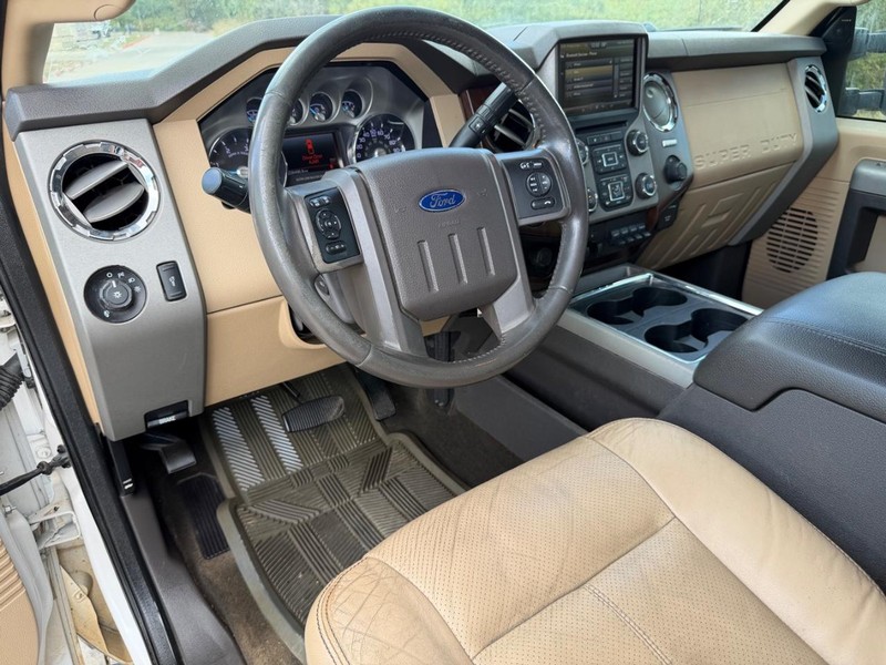 Ford Super Duty F-250 SRW Vehicle Full-screen Gallery Image 11