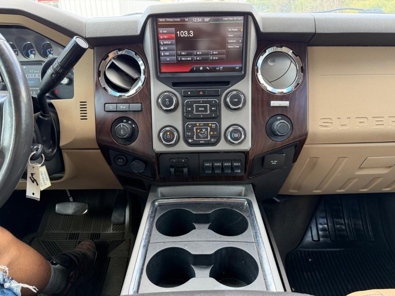 Ford Super Duty F-250 SRW Vehicle Full-screen Gallery Image 14