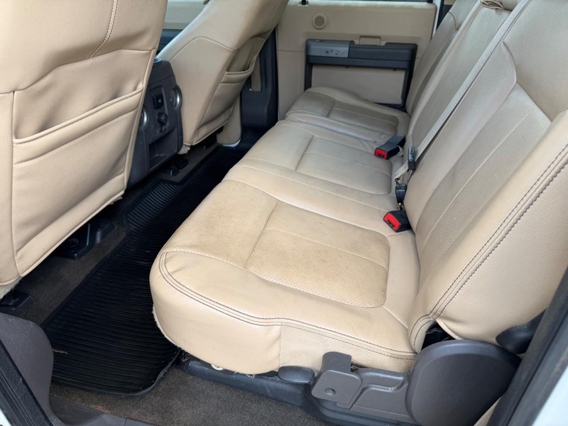 Ford Super Duty F-250 SRW Vehicle Full-screen Gallery Image 17