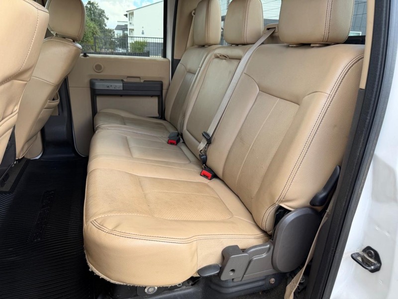 Ford Super Duty F-250 SRW Vehicle Full-screen Gallery Image 18