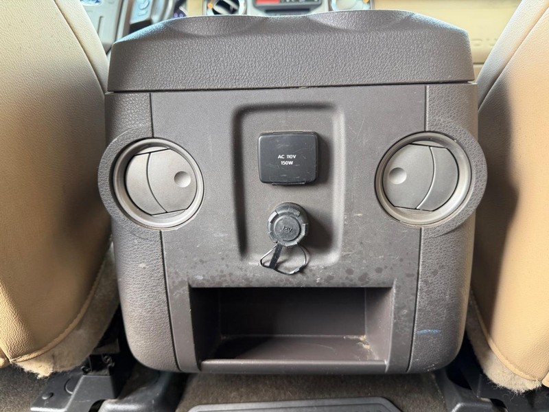 Ford Super Duty F-250 SRW Vehicle Full-screen Gallery Image 19