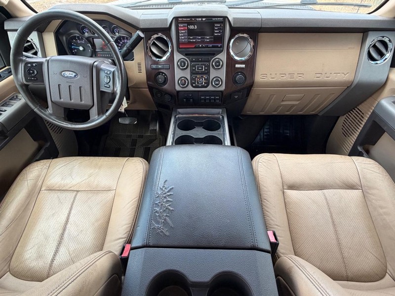 Ford Super Duty F-250 SRW Vehicle Full-screen Gallery Image 20