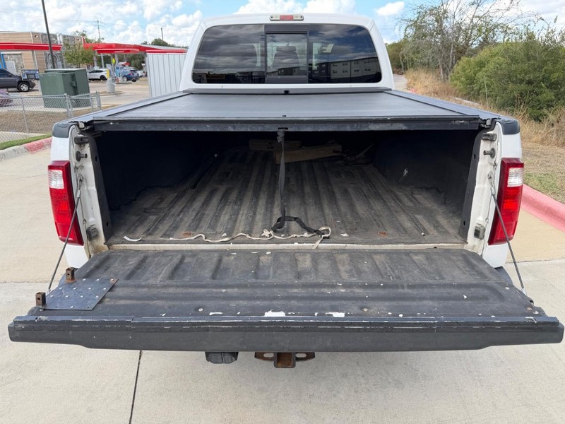 Ford Super Duty F-250 SRW Vehicle Full-screen Gallery Image 21