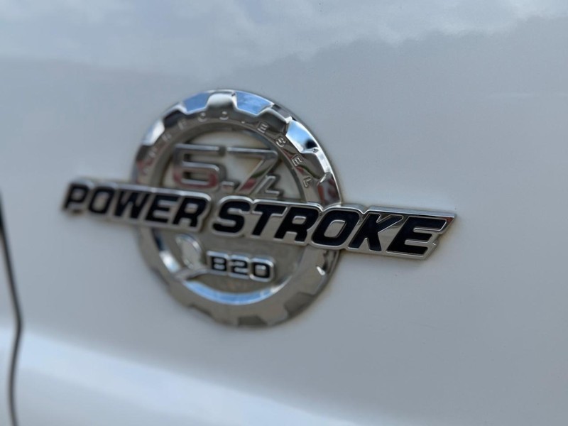 Ford Super Duty F-250 SRW Vehicle Full-screen Gallery Image 22
