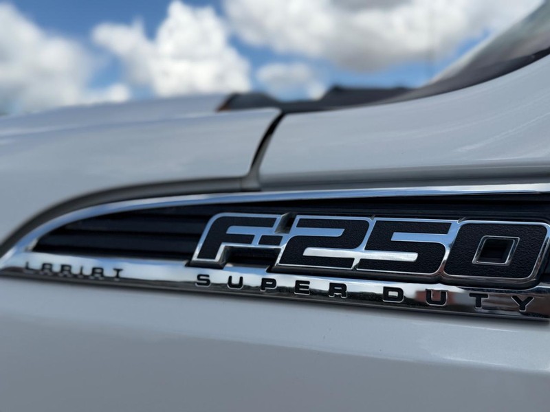 Ford Super Duty F-250 SRW Vehicle Full-screen Gallery Image 23