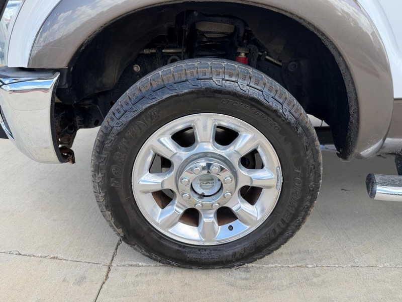 Ford Super Duty F-250 SRW Vehicle Full-screen Gallery Image 24