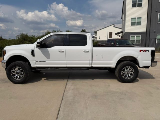 Ford Super Duty F-250 SRW Vehicle Full-screen Gallery Image 03