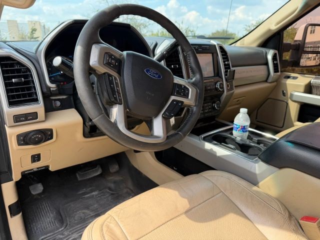 Ford Super Duty F-250 SRW Vehicle Full-screen Gallery Image 11