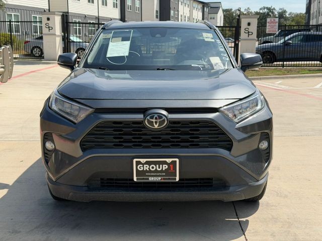 Toyota RAV4 Vehicle Full-screen Gallery Image 09