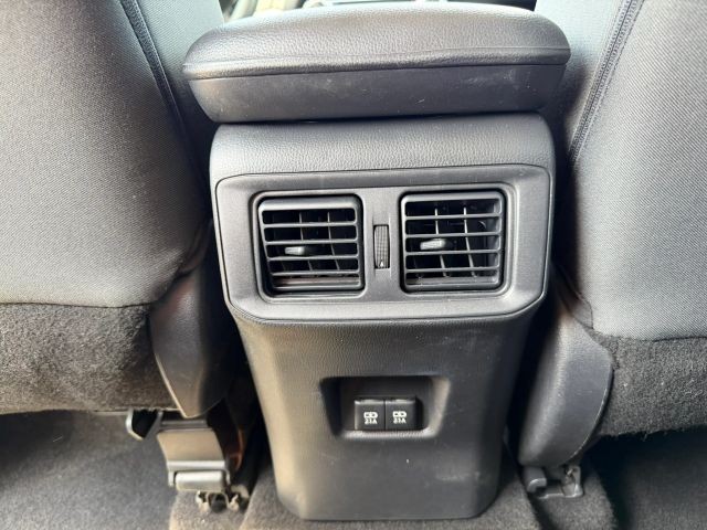 Toyota RAV4 Vehicle Full-screen Gallery Image 19