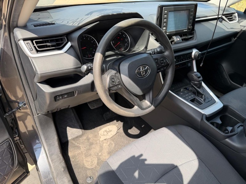 Toyota RAV4 Vehicle Full-screen Gallery Image 11