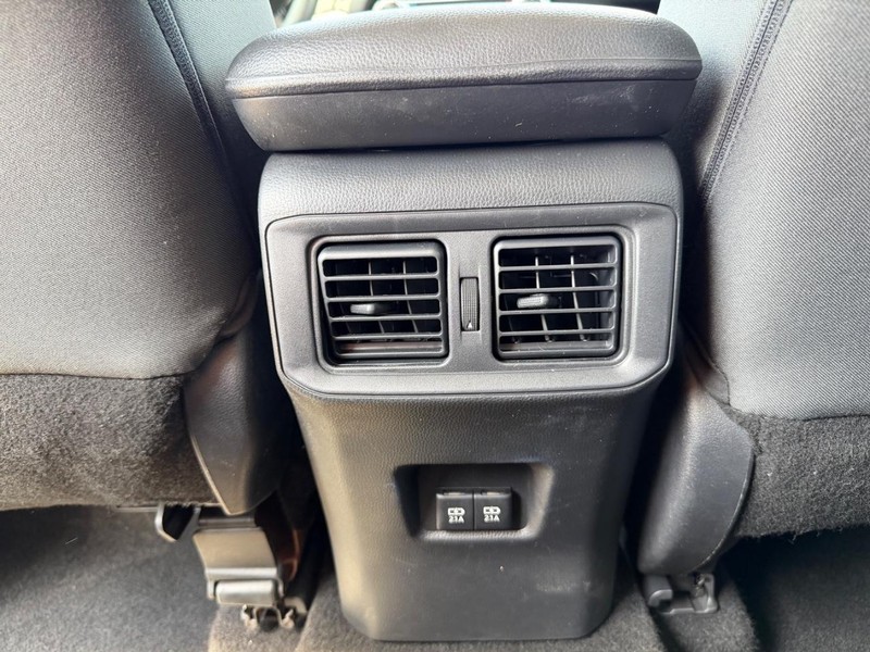 Toyota RAV4 Vehicle Full-screen Gallery Image 19
