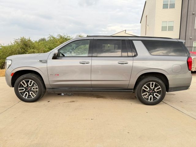 GMC Yukon XL Vehicle Full-screen Gallery Image 03