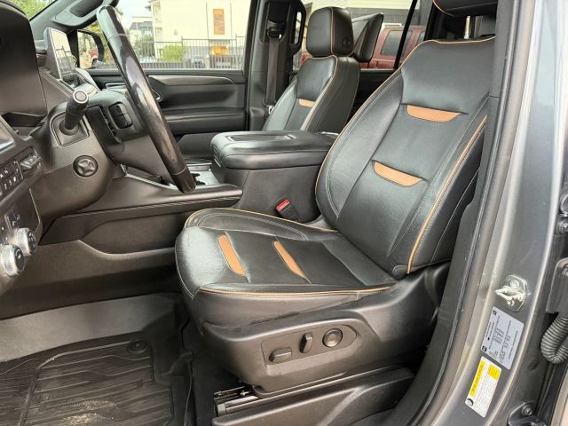 GMC Yukon XL Vehicle Full-screen Gallery Image 12
