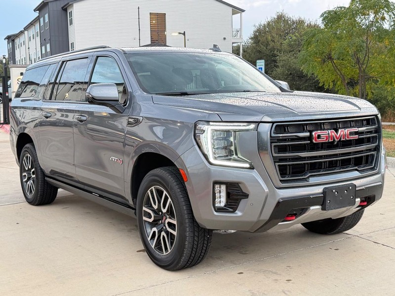 GMC Yukon XL Vehicle Full-screen Gallery Image 08