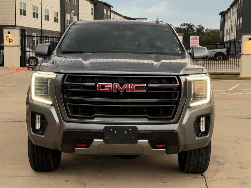 GMC Yukon XL Vehicle Full-screen Gallery Image 09