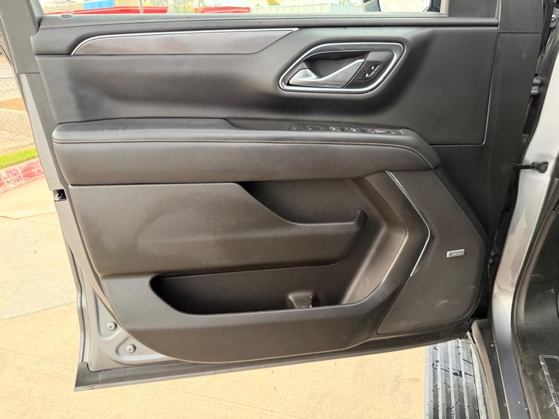 GMC Yukon XL Vehicle Full-screen Gallery Image 10