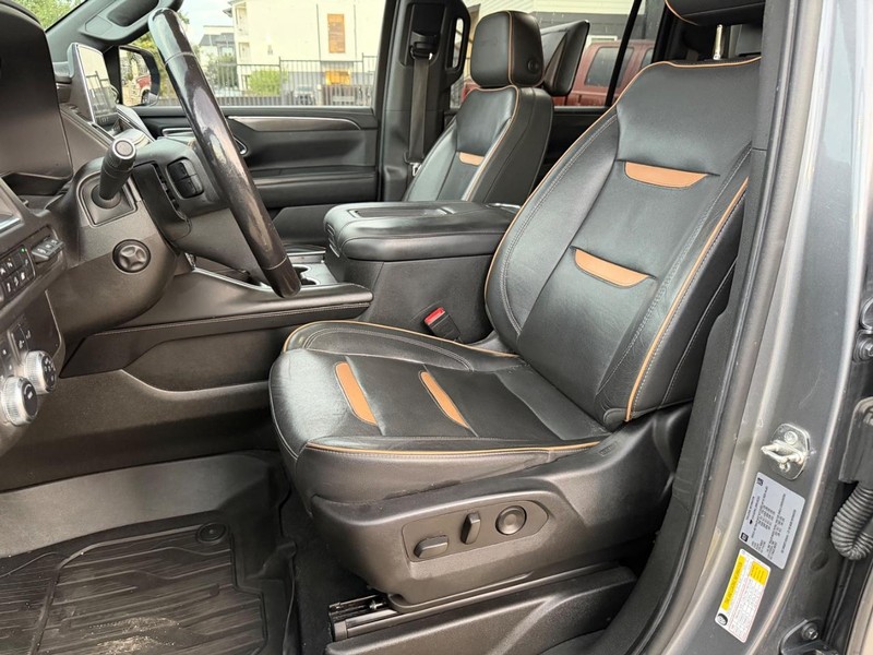 GMC Yukon XL Vehicle Full-screen Gallery Image 12