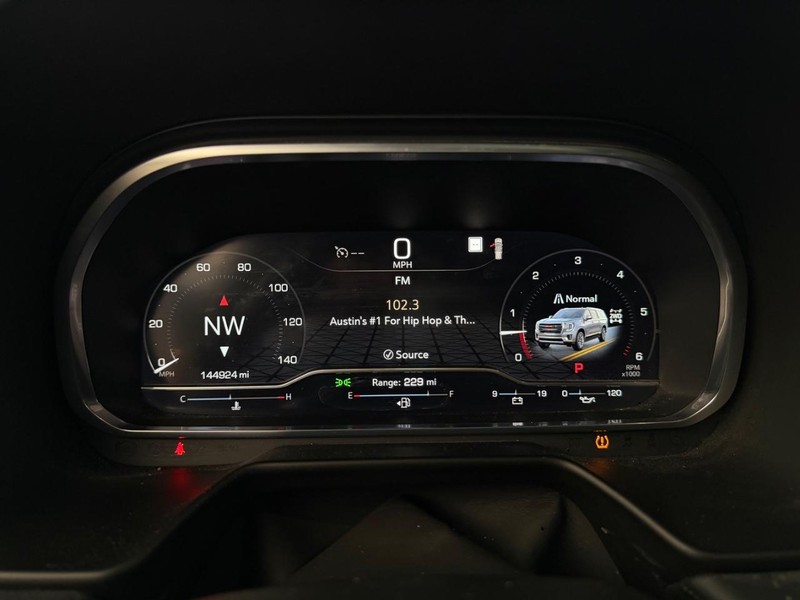 GMC Yukon XL Vehicle Full-screen Gallery Image 14