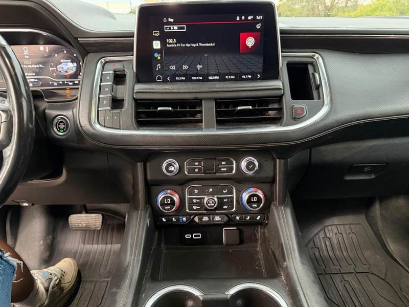 GMC Yukon XL Vehicle Full-screen Gallery Image 15