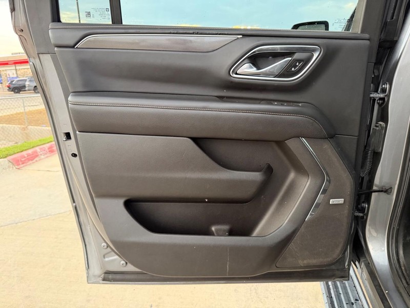 GMC Yukon XL Vehicle Full-screen Gallery Image 17