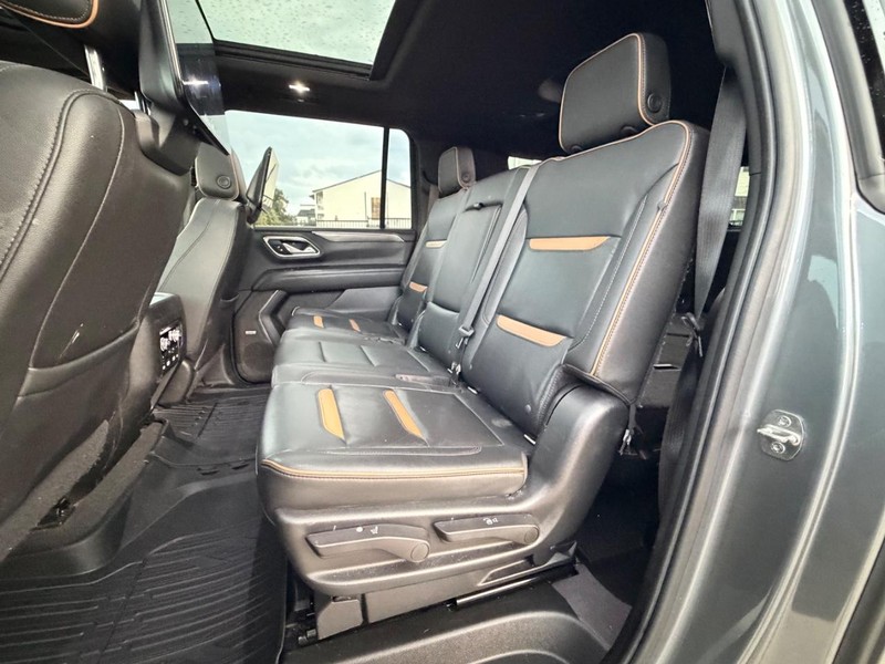 GMC Yukon XL Vehicle Full-screen Gallery Image 19