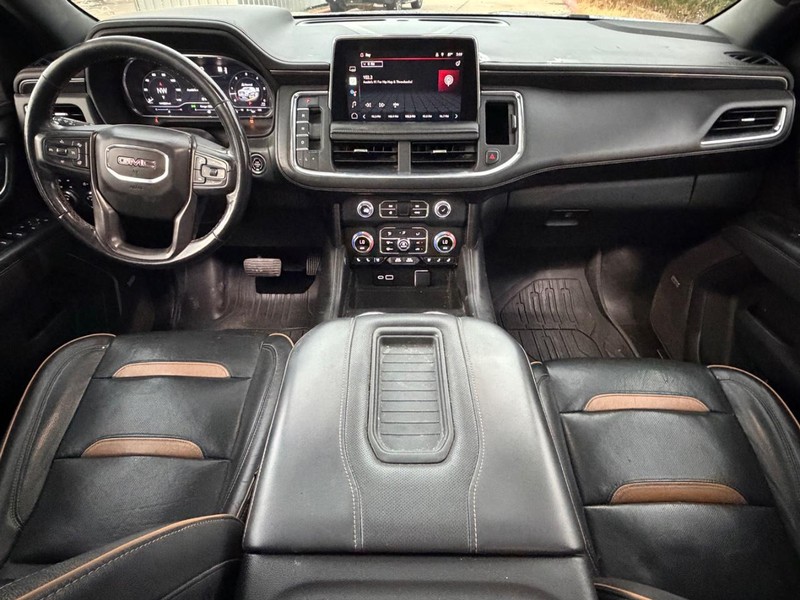 GMC Yukon XL Vehicle Full-screen Gallery Image 21