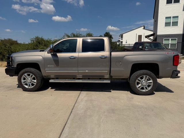 Chevrolet Silverado 2500HD Vehicle Full-screen Gallery Image 03
