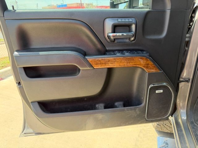 Chevrolet Silverado 2500HD Vehicle Full-screen Gallery Image 10