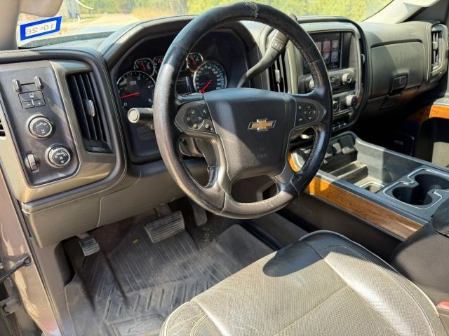 Chevrolet Silverado 2500HD Vehicle Full-screen Gallery Image 11