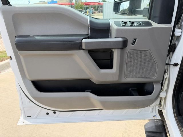 Ford Super Duty F-250 SRW Vehicle Full-screen Gallery Image 10